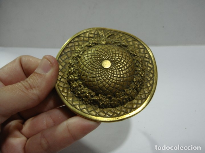 Antig&uuml;edades: Sombrero de bronce. 7 cm de di&aacute;metro. - Foto 2