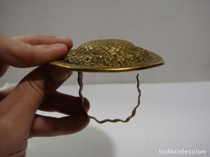 Antig&uuml;edades: Sombrero de bronce. 7 cm de di&aacute;metro. - Foto 3