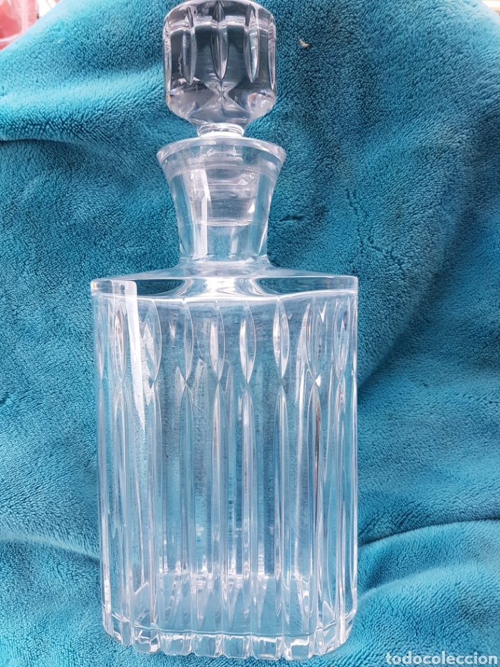 Antig&uuml;edades: ANTIGUA BOTELLA DE CRISTAL TALLADO