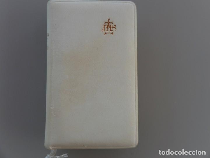 Antig&uuml;edades: Misal de 1&ordf; comuni&oacute;n en piel blanca. - Foto 1