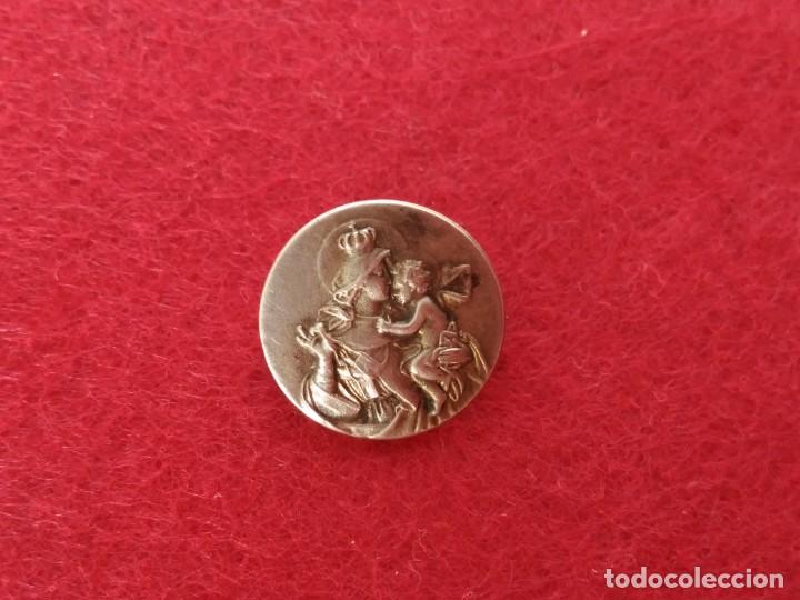 Antig&uuml;edades: Medalla Virgen del Carmen, de alfiler - Foto 1