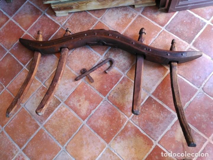 Antig&uuml;edades: Antiguo yugo de labranza - Foto 1