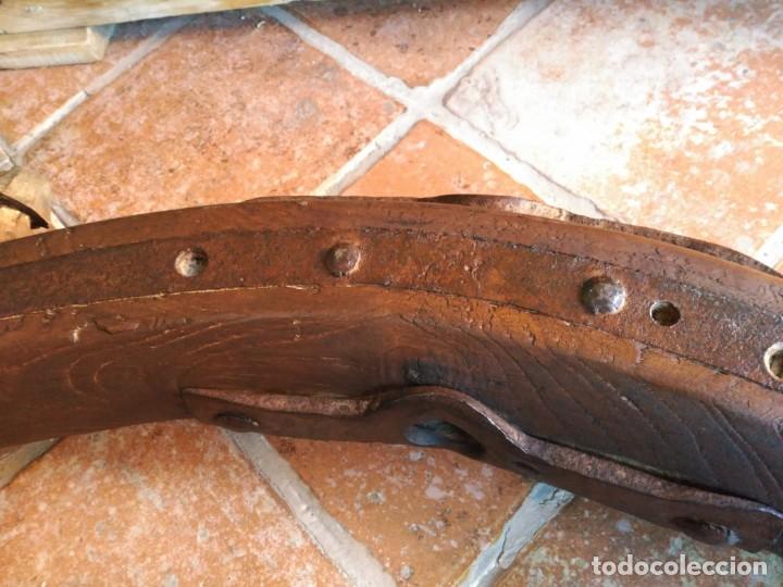 Antig&uuml;edades: Antiguo yugo de labranza - Foto 2