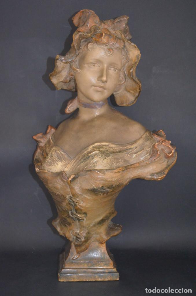 Antig&uuml;edades: BUSTO MUJER DE TERRACOTA - Foto 1