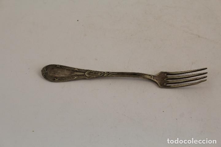 Antig&uuml;edades: tenedor antiguo plateado - Foto 1