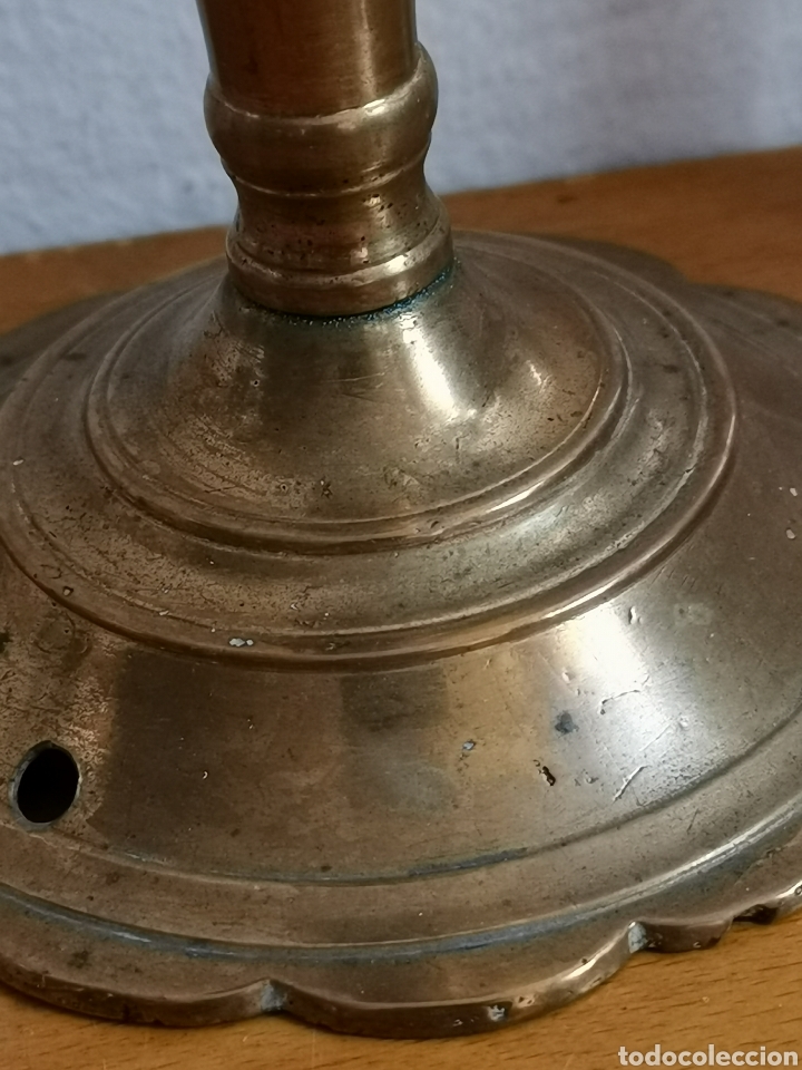 Antig&uuml;edades: Candelabro peque&ntilde;o antiguo, de bronce - Foto 4