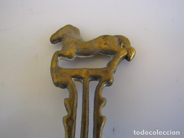 Antig&uuml;edades: Apagavelas bronce caballo - Foto 3