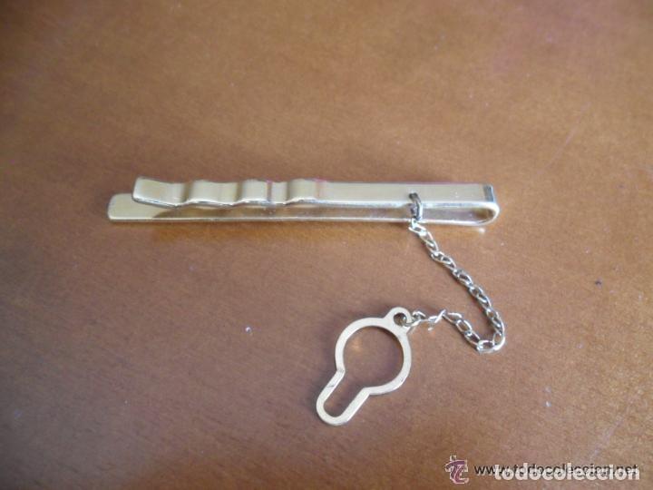 Antig&uuml;edades: ALFILER DE CORBATA EN METAL DORADO - Foto 3