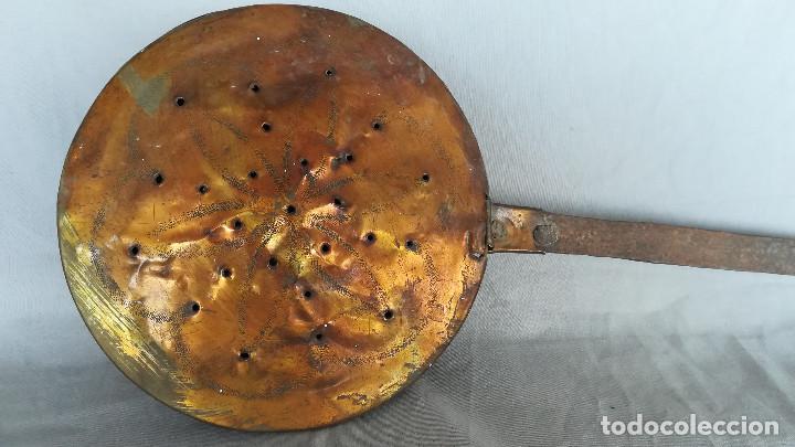 Antig&uuml;edades: BRASERO DE COBRE CON TAPA - Foto 2