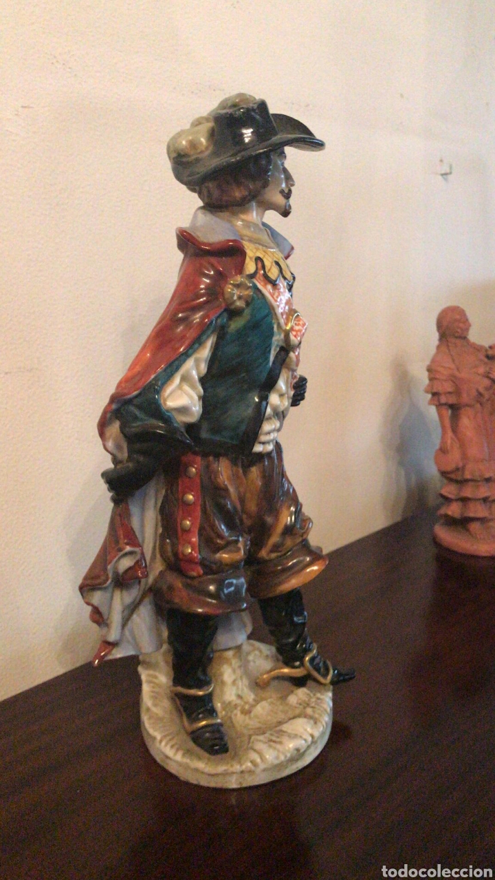 Antig&uuml;edades: Cer&aacute;mica policromada Mosquetero - Foto 2
