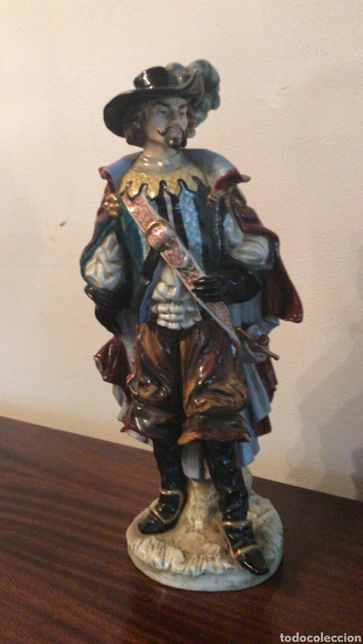 Antig&uuml;edades: Cer&aacute;mica policromada Mosquetero - Foto 1