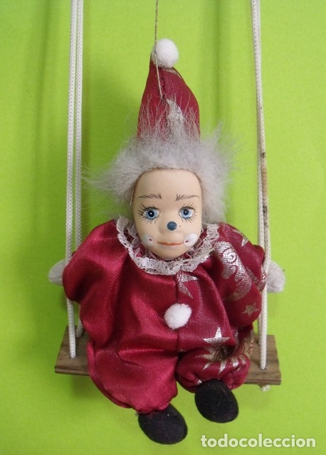 Antiques: Figura Mu&ntilde;eco Payaso en Columpio - Porcelana y Tela - Colgar Pared