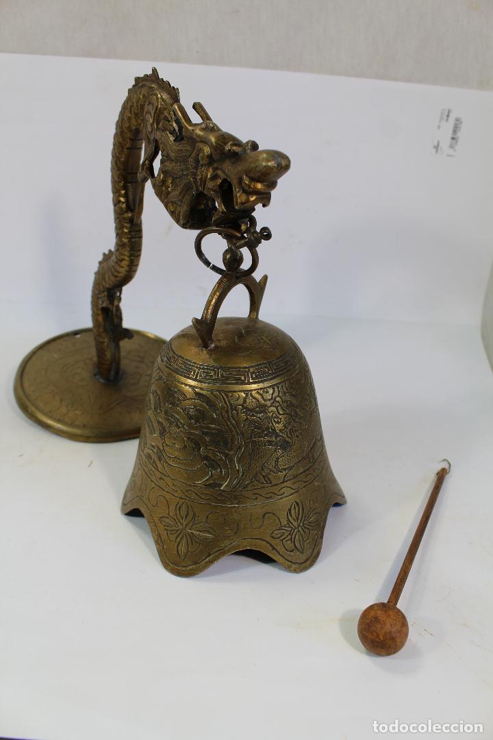 Antig&uuml;edades: campana dragon budista en bronce - Foto 3