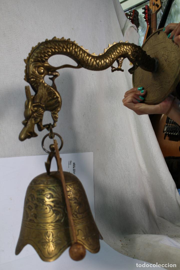 Antig&uuml;edades: campana dragon budista en bronce - Foto 4