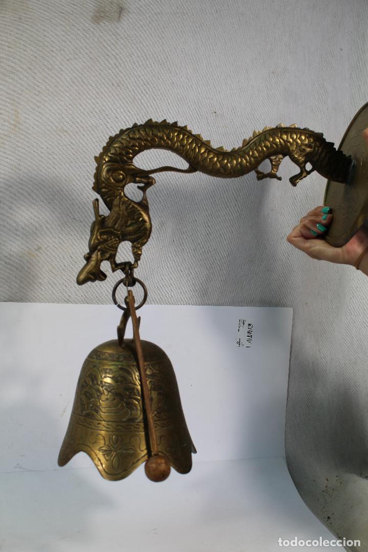Antig&uuml;edades: campana dragon budista en bronce - Foto 5