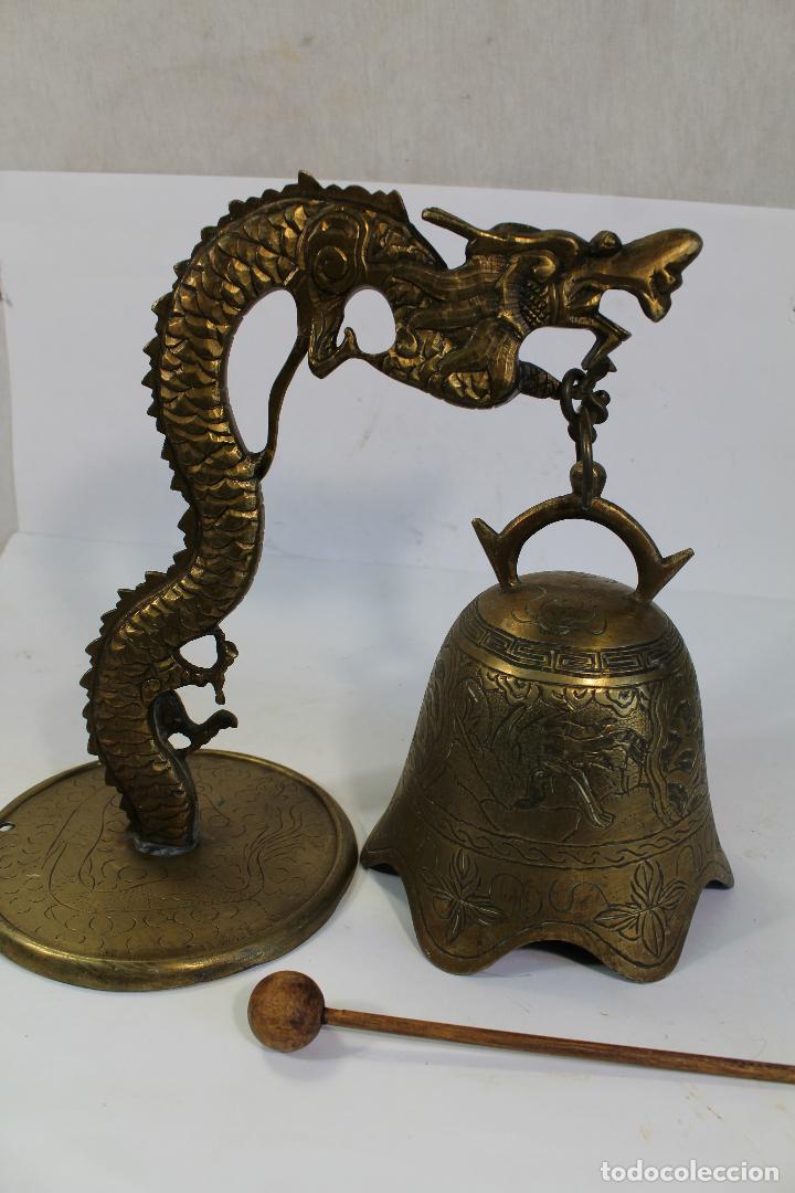Antig&uuml;edades: campana dragon budista en bronce - Foto 6