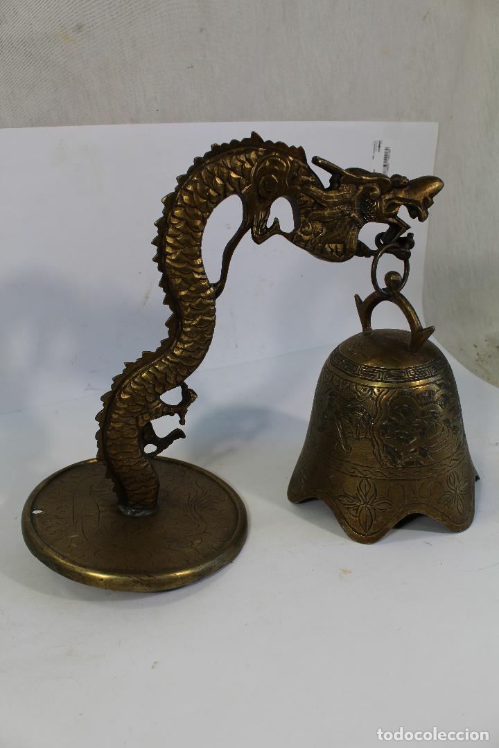 Antig&uuml;edades: campana dragon budista en bronce - Foto 8
