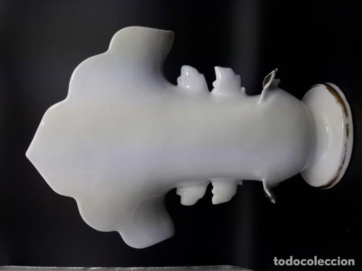 Antig&uuml;edades: Florero Isabelino - Foto 3