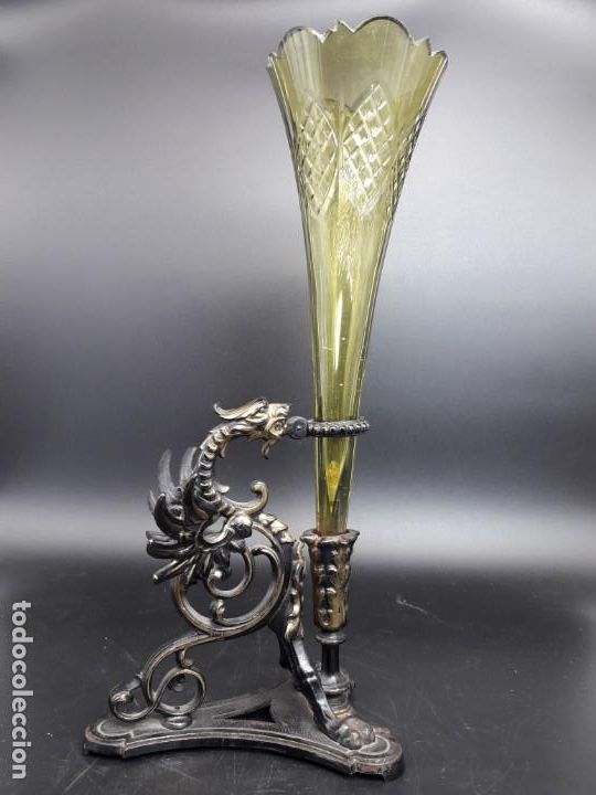 Antig&uuml;edades: Violetero cristal y hierro decorado - Foto 1
