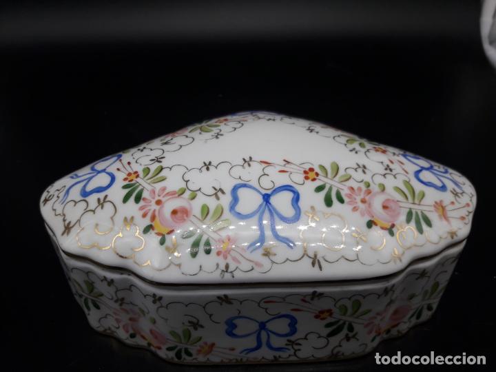 Antig&uuml;edades: Caja de porcelana decorada - Foto 2