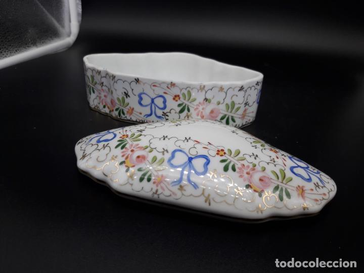 Antig&uuml;edades: Caja de porcelana decorada - Foto 3