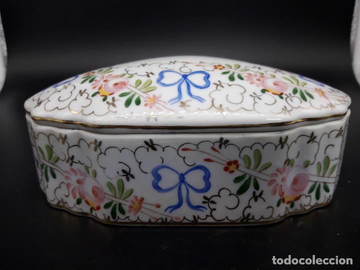 Antig&uuml;edades: Caja de porcelana decorada - Foto 1