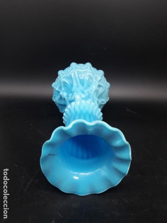 Antig&uuml;edades: Florero opalina azul - Foto 3