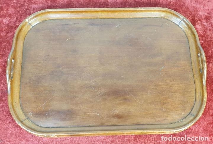 Antig&uuml;edades: BANDEJA DE SERVICIO EN MADERA. SIGLO XX. - Foto 2