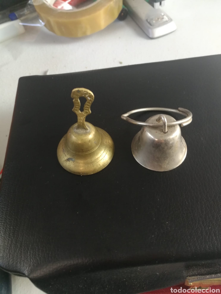 Antig&uuml;edades: Pareja de campanitas - Foto 1