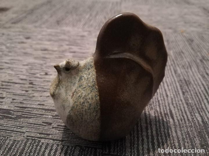 Antiquit&auml;ten: FIGURA DE PAVO REALIZADA EN PIEDRA (Medidas aproximadas: 7 x 6,5 x 4,5 cm.) &middot; PESO: 113 GRAMOS