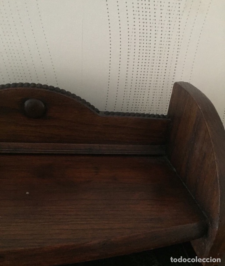 Antig&uuml;edades: Antigua repisa de libro para escritorio - Foto 4