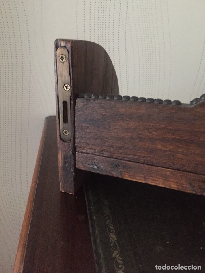 Antig&uuml;edades: Antigua repisa de libro para escritorio - Foto 5