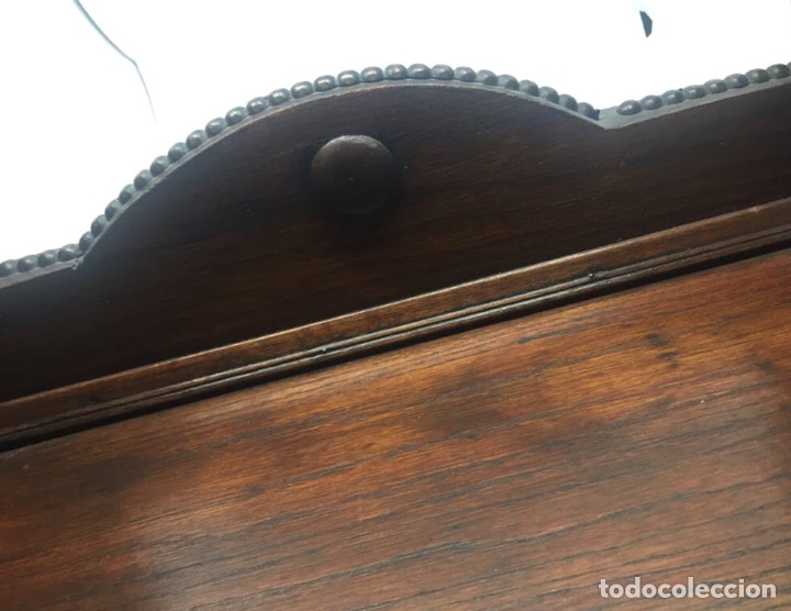 Antig&uuml;edades: Antigua repisa de libro para escritorio - Foto 6