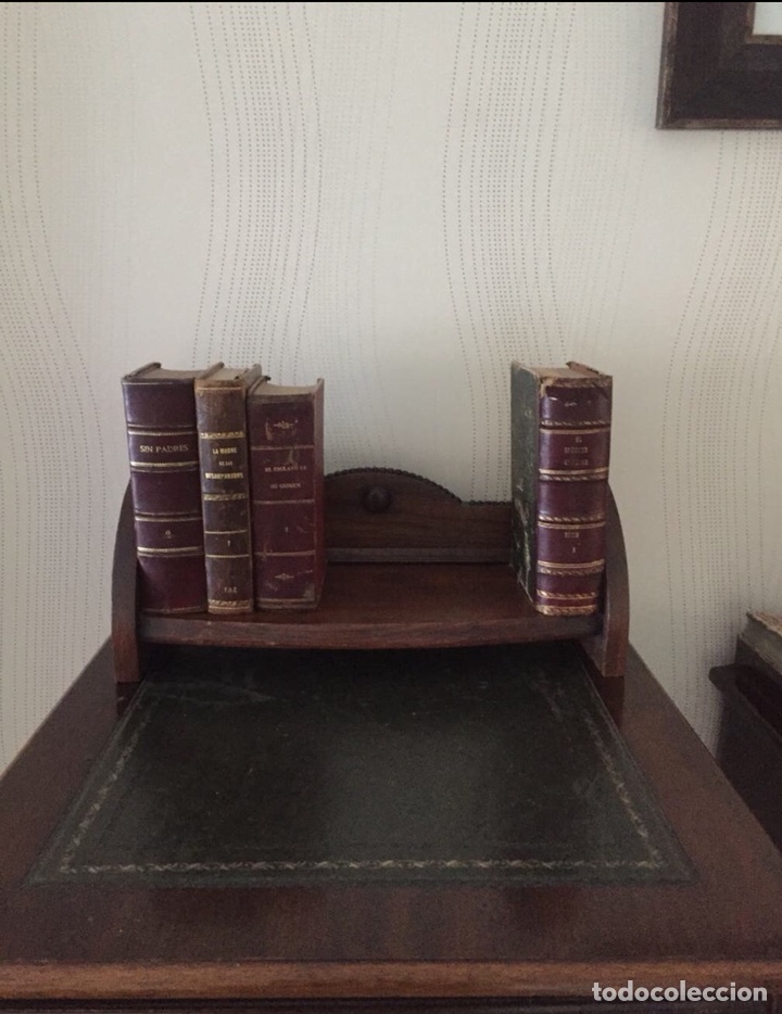 Antig&uuml;edades: Antigua repisa de libro para escritorio - Foto 1