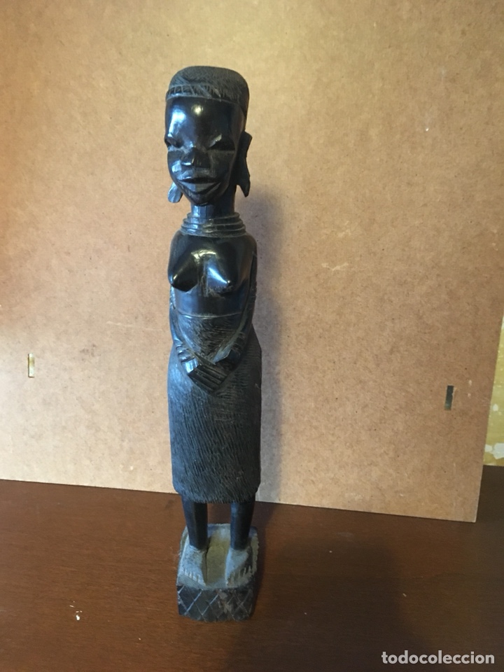 Oggetti Antichi: Figura tallada en madera de Indonesia