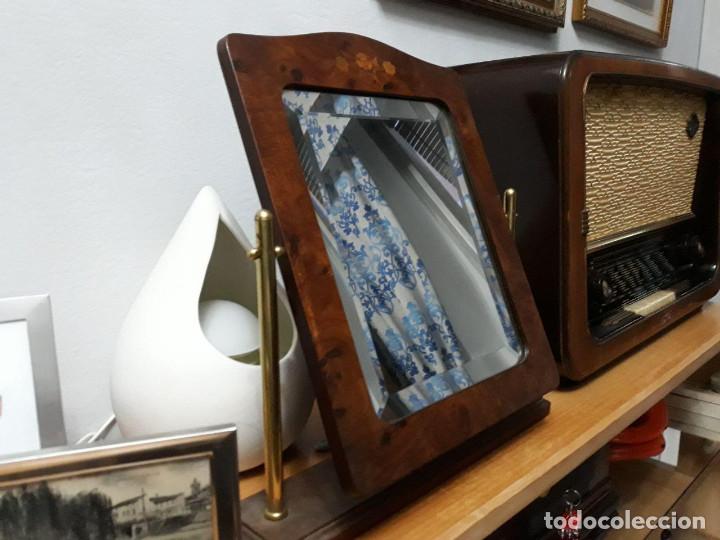 Antig&uuml;edades: Antiguo espejo abatible. Cristal biselado. - Foto 2
