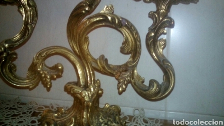 Antig&uuml;edades: Pareja de candelabros y reloj de bronce - Foto 5
