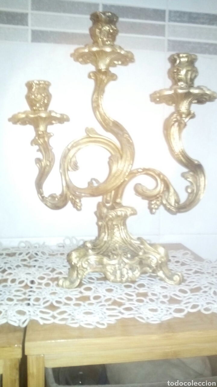 Antig&uuml;edades: Pareja de candelabros y reloj de bronce - Foto 14