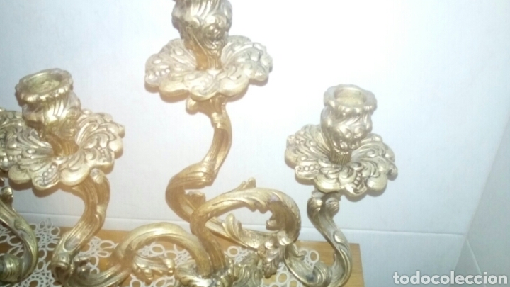 Antig&uuml;edades: Pareja de candelabros y reloj de bronce - Foto 16