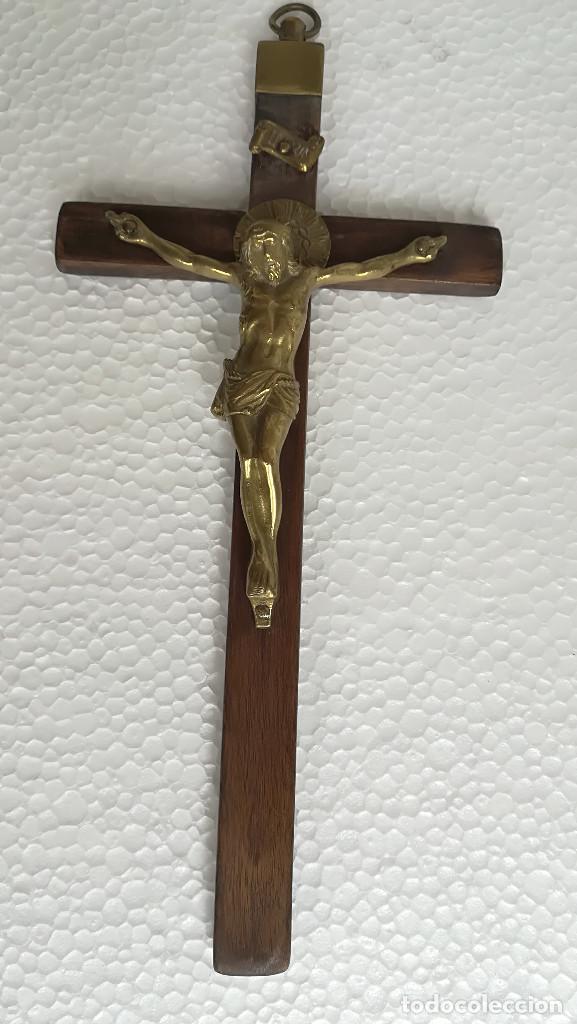 Antig&uuml;edades: CRUCIFIJO DE BRONCE Y MADERA - Foto 1