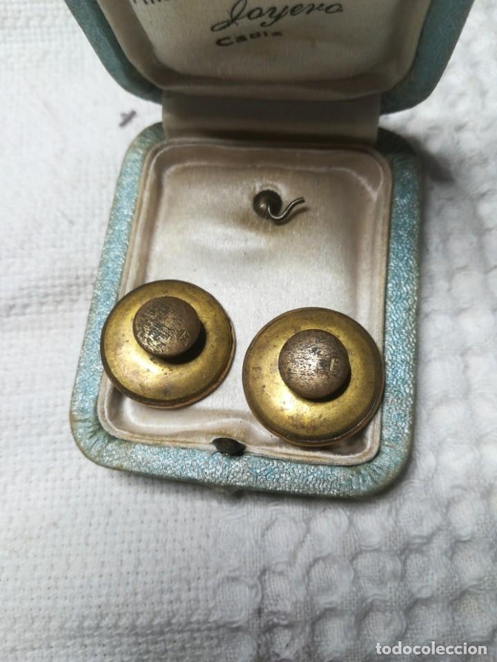 Antig&uuml;edades: Pareja de gemelos en metal y opalina - Foto 2