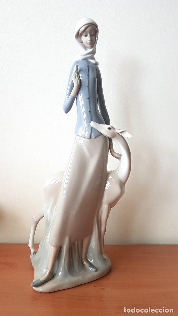 Antig&uuml;edades: DIANA CON CERVATILLO DE LLADR&Oacute; - Foto 1