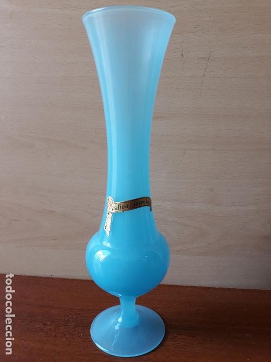 Antiques: Jarron violetero de opalina fiorentina- cristal azul turquesa con pegatina