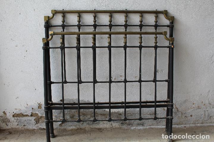 Antig&uuml;edades: cama antigua de hierro y lat&oacute;n - Foto 3
