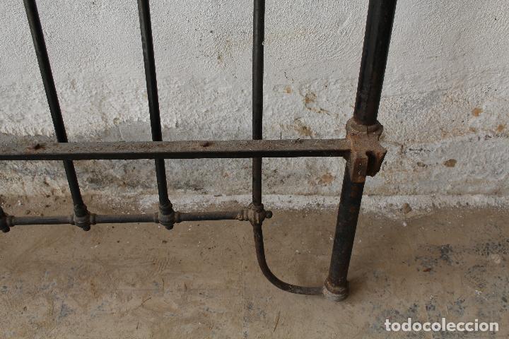 Antig&uuml;edades: cama antigua de hierro y lat&oacute;n - Foto 2