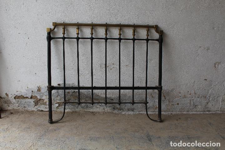Antig&uuml;edades: cama antigua de hierro y lat&oacute;n - Foto 3
