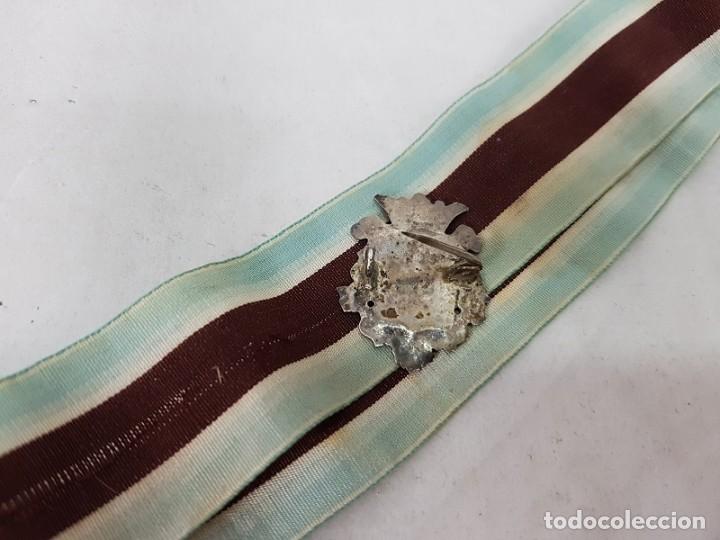 Antig&uuml;edades: BROCHE ANTIGUO DE PLATA CON CINTA DE SEDA - Foto 3