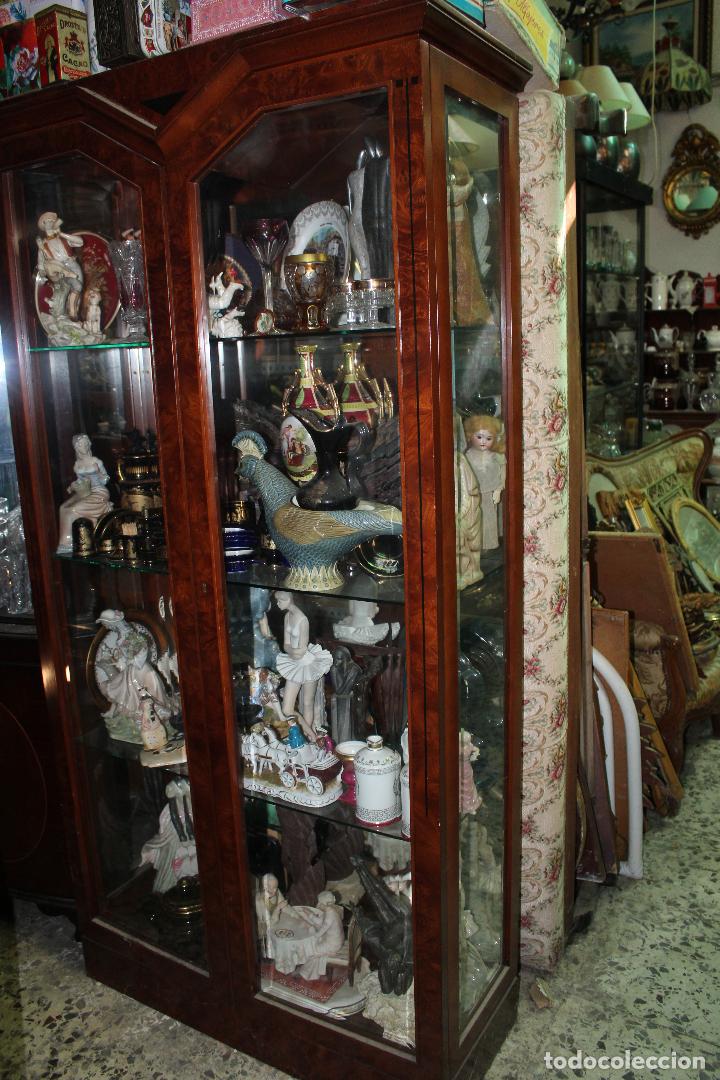 Antig&uuml;edades: vitrina en haya y madera de raiz - Foto 2