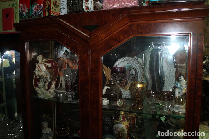 Antig&uuml;edades: vitrina en haya y madera de raiz - Foto 6