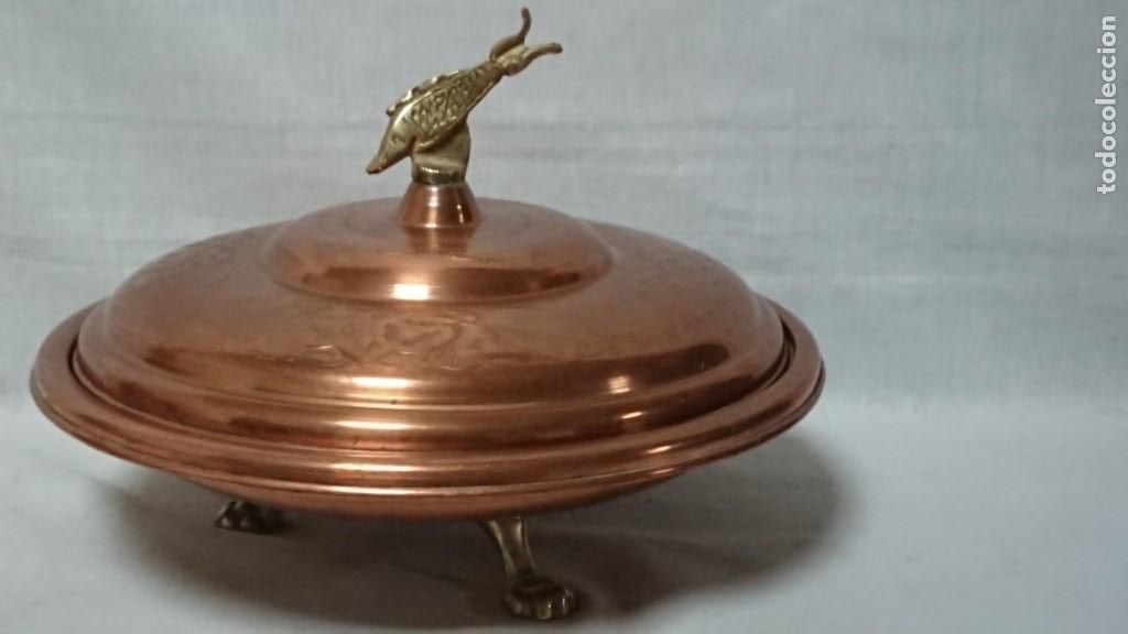 Antig&uuml;edades: CAZUELA PLATO INDIVIDUAL DE PESCADO MET&Aacute;LICA